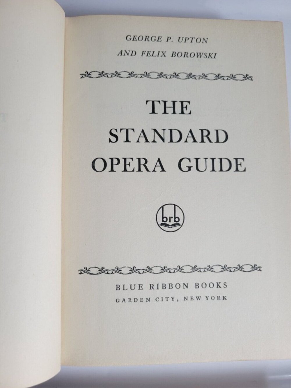 1940 The Standard Opera Guide By George P. Upton & Felix Borowski Blue Ribbon